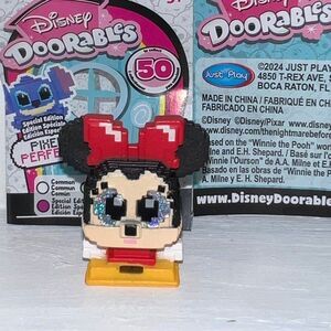Series 12 Minnie Mouse doorable 8-Bit Special Edition